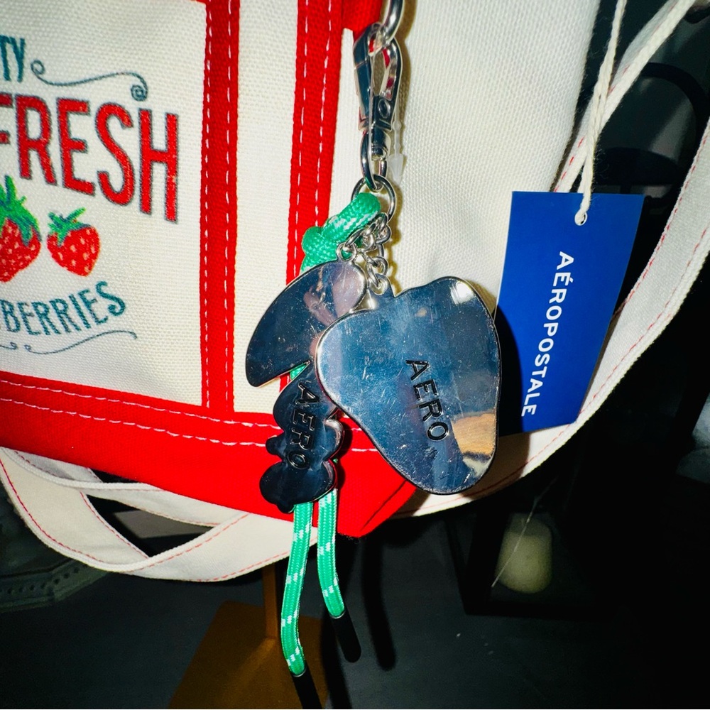 Aeropostale Red & White Farm Fresh Tote crossbody Bag w coin purse & charms NWT - Picture 5 of 16